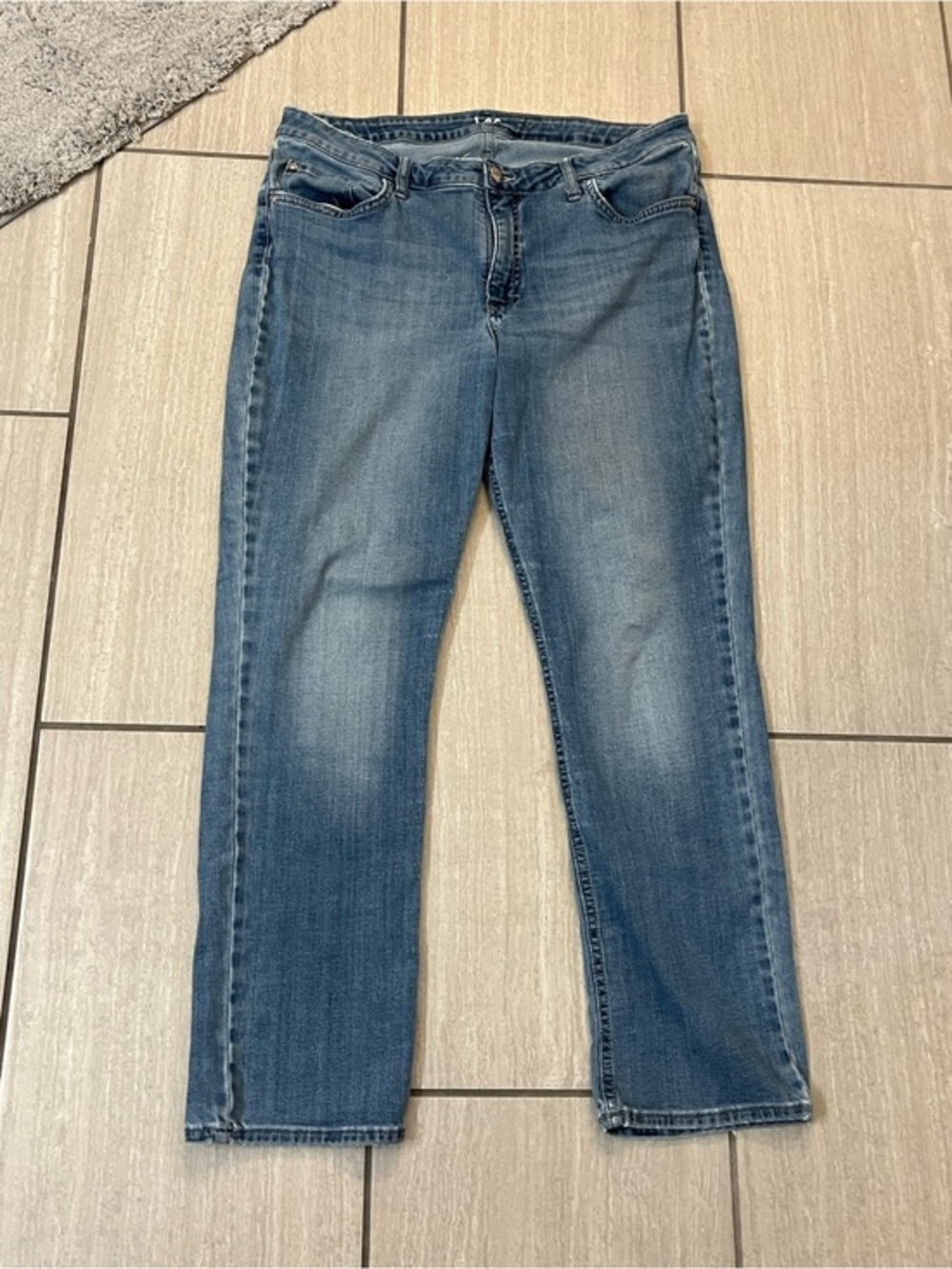 Lee Women's Straight Leg Jeans in Mid Blue size 16 waist medium length